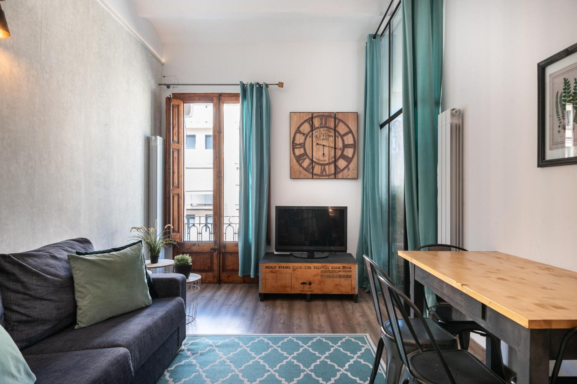 Beautiful Renovated Loft Minutes From The Apartment *