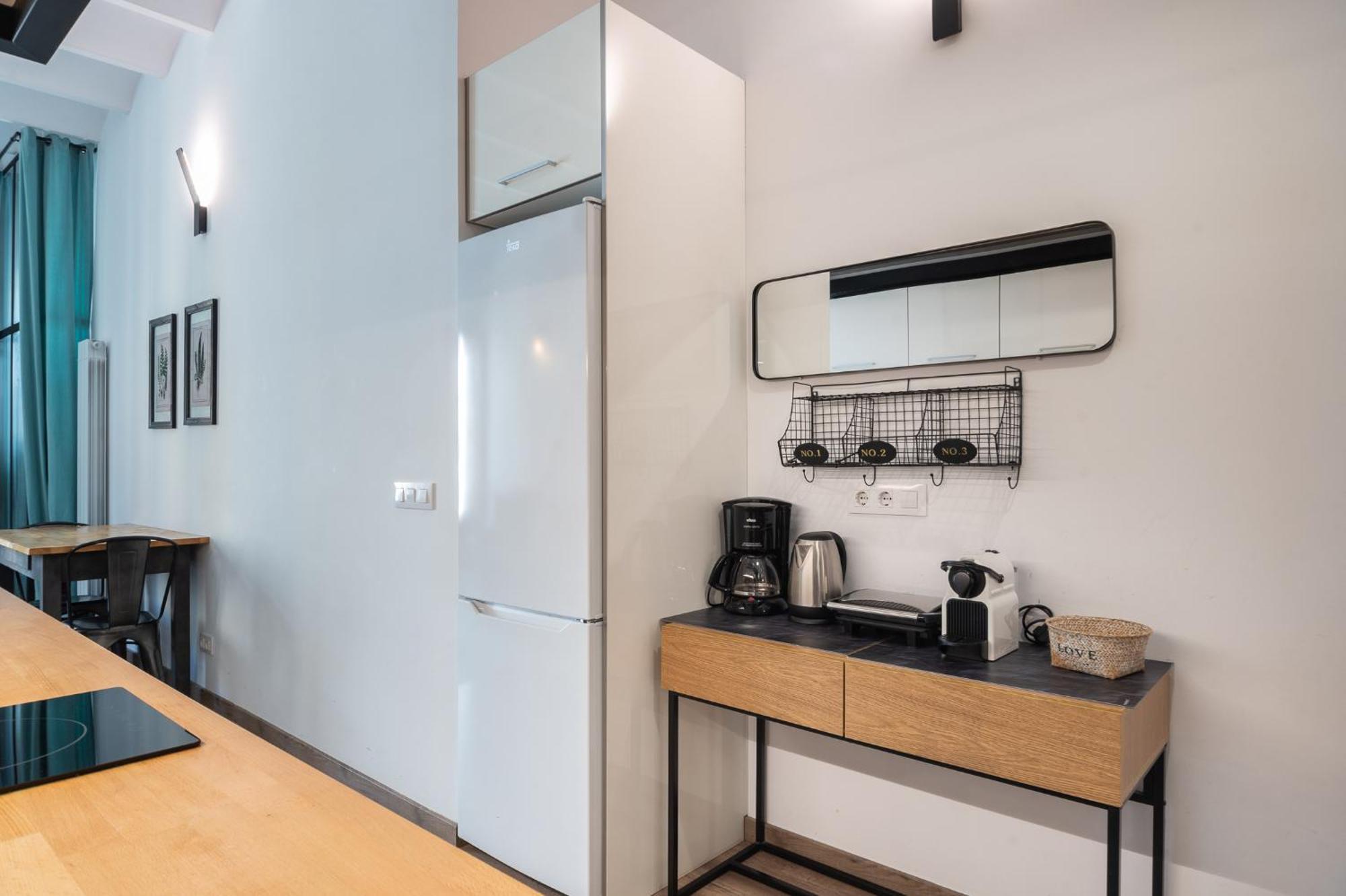 Apartment Beautiful Renovated Loft Minutes From The *